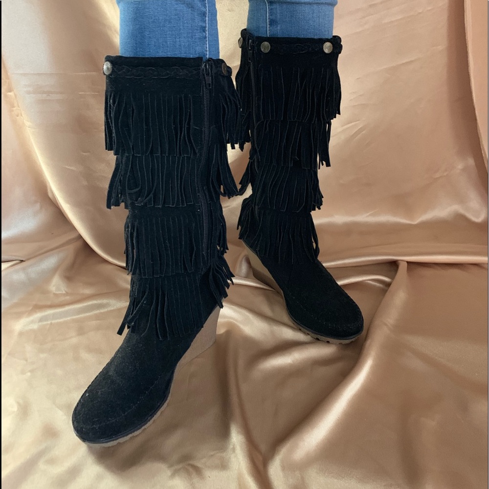 Black heeled boots